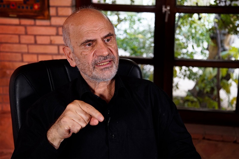 فرشاد مومنی