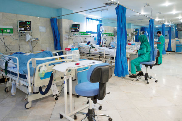 پزشک و پرستار کم آمد/کمبود کادر درمان موجب شده بیمارستان‌‏هایی راه‌‏اندازی شوند اما بعضی بخش‏‌هایشان افتتاح نشوند