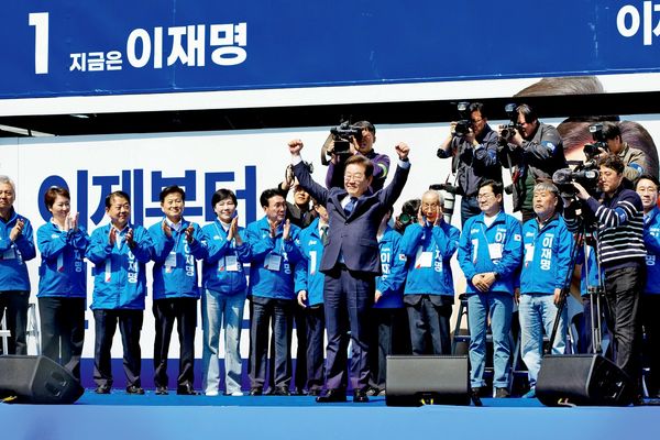 دموکـرات صلح‌‏جو/رئیس‏‌جمهور کره جنوبی چه مواضعی دربــاره چالش‌‏ها و موضوعــات کلیــدی دارد؟