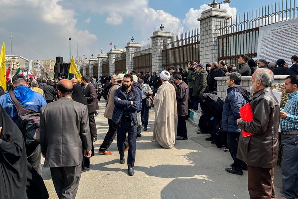 تحریف سخن رهبری برای تضعیف رئیس‏‌جمهور/بررسی تجمعات زنجیره‏ای که بین تندروها هم شکاف انداخته است