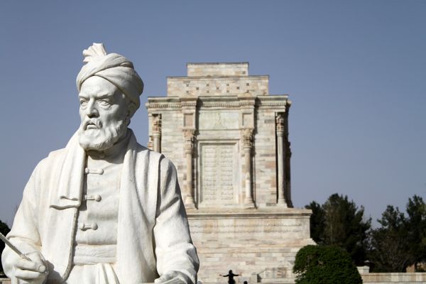 ارزشمندی شاهنامه از اعتدال فردوسی است