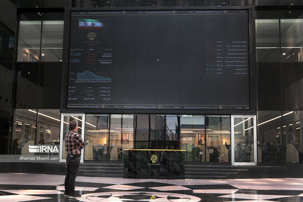 بحران کاهش ارزش دلاری بازار سرمایه / افزایش قیمت دلار باعث کاهش ارزش دلاری بازار سرمایه و رسیدن به کف آن شده است