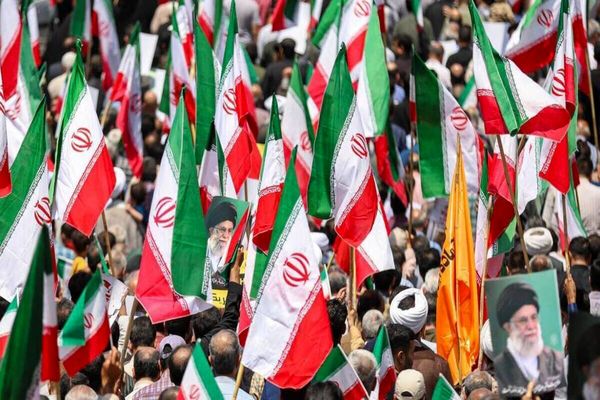 پرچم همبستگی را برافرازید