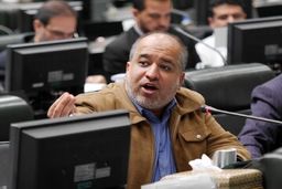 فوران خشم نماینده مجلس: ابتذال در رویدادهای ورزشی زیر لوای جمهوری اسلامی!