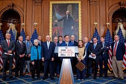 جنگ زشت بر سر لایحه زیبا / تصویب لایحه بودجه و مالیات ترامپ تبعات بزرگی برای رای‌دهندگان جمهوری‌خواه خواهد داشت