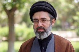 رهبر انقلاب: هر اقدامی که موجب سرخوردگی مردم شود، کمک به دشمن است