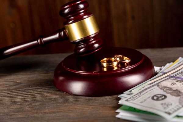 بررسی تعیین سقفی برای صداق زنان در مجلس و مخالفت دولت با آن: زندان برای ۱۴سکه به جای ۱۱۰سکه