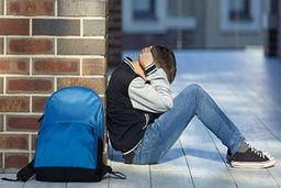 دلایل و زمینه‌های خودکشی دانش‌آموزان