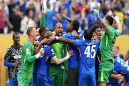 ویدئویی از جشن قهرمانی چلسی در جام باشگاه‌های جهان با حضور ترامپ