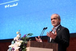 پزشکیان: بستر را باید برای تولیدکننده و تاجر ایجاد کنیم
