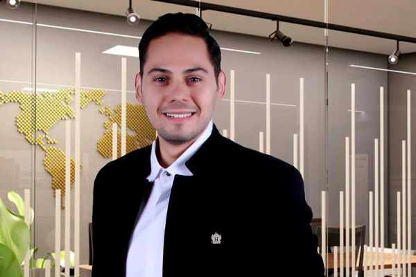 علی رحمانی کارشناس بازار سرمایه: سرنوشت خودرو در بورس