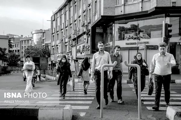 در جست‌وجوی زندگـی عادی/گفتارهایی از چند جامعه‌شناس درباره بیم و امیدهای جامعه ایران 