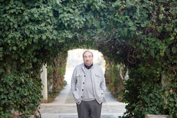 فیلسوف توسـعه/گفتارهایی درباره کتاب «روایت همایون» که به بازخوانی آرای محمدعلی کاتوزیان می‌پردازد