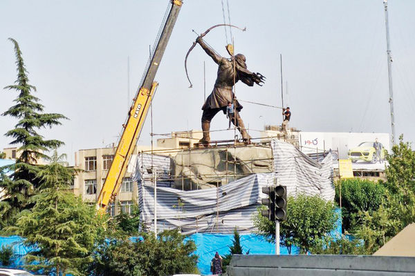 منم آرش/درباره نصب مجسمه آرش کمانگیر در میدان ونک