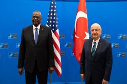 رایزنی وزیران دفاع ترکیه و آمریکا درباره وضعیت سوریه
