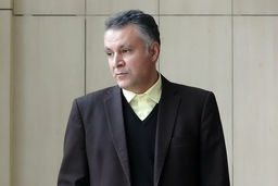 یادداشت محمد فاضلی برای ایران: ایستاده‌ایم تا تو نیفتی