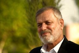 نماینده مجلس:  باید در تیمارستان بستری شود