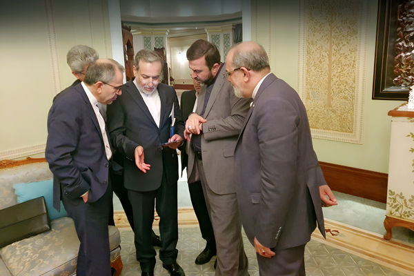 دیپلماسی در بن‌بست/بررسی کارنامه ۱۴ ماهه عملکرد سیدعباس عراقچی   یازدهمین وزیر امور خارجه جمهوری اسلامی ایران