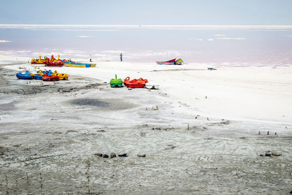 مسئله فقط خشک شدن دریاچه نیست/ درباره عکسی از خشک شدن دریاچه ارومیه