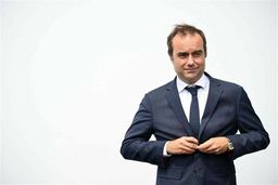 فرانسه در آستانه اعتراضات سراسری علیه نخست‌وزیر جدید