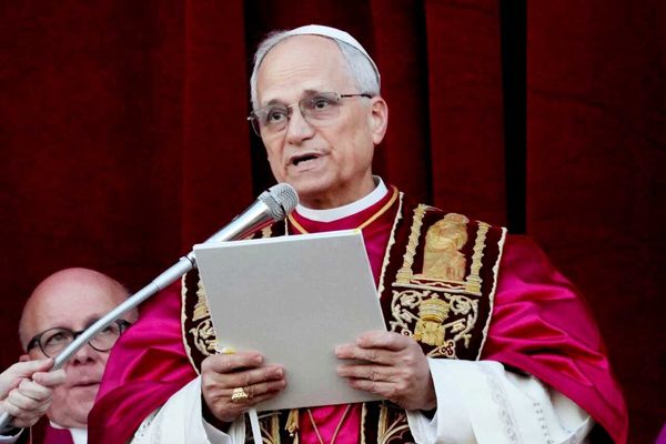 دود سفید صلح/روز پنجشنبه پاپ جدید با هویت آمریکایی انتخاب شد