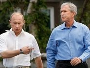 انتشار اسناد مکالمات پوتین و بوش/ پوتین:  تهران بی‌شک در پی سلاح هسته‌ای است