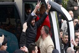 رویترز: اسرائیل  بیش از ۱۹۰۰ فلسطینی را آزاد می‌کند