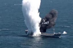 ترامپ: یک زیردریایی حامل مواد مخدر را منهدم کردم