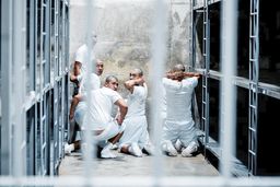 آسیمه سری/درباره عکسی از زندانیان در مرکز بازداشت تروریسم السالوادور