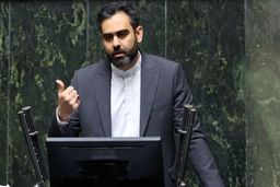 انتقاد نماینده مجلس از خطبه‌های نماز جمعه: دیگر انقلابی‌ها را راضی نمی‌کند