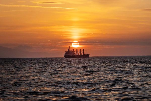 بازار نفت نگران شوک بزرگ/از زمان آغاز تعرضات اسرائیل به ایران، قیمت نفت برنت ۱۳ درصد افزایش یافت