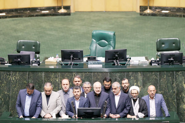 هم‌میهن پیدا و پنهان انتخابات رئیس و هیئت‌رئیسه مجلس را بررسی کرد/بی‌رمق،  بی‌رقیب