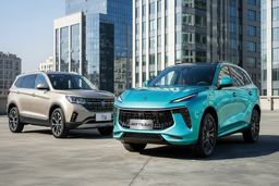 بررسی و مقایسه کامل فرداموتورز T5 با لاماری لایما