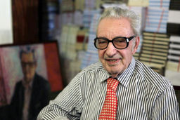 چهره ماندگاری که همیشه معلم بود