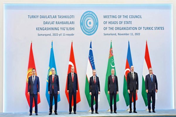 گردهمـایی مدعیـان تـوران