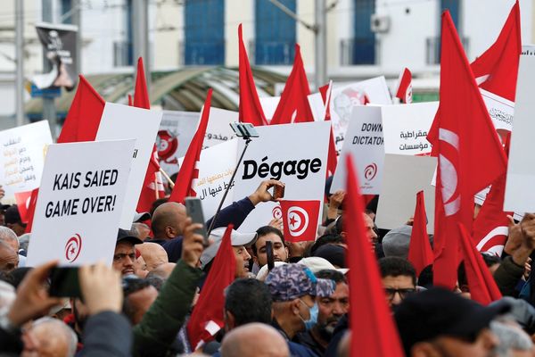 شرط رهـایی از زنجـیرها/سیمون وی در  «آزادی و سرکوب» از ضرورت تحول درونی  جوامع می‌گوید
