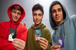 اپلیکیشن و کارت بانکی برای 7 تا 18 ساله‌ها
