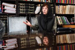 ناپایـداری زندگی انگیزه نوشتن است/حورا یاوری نویسنده و منتقد ادبی می‌‏گوید کتاب تازه‌‏اش ادای‌دین به کسانی است که  شعاعی از نور به پستوهای زندگی تابانده‌‏اند