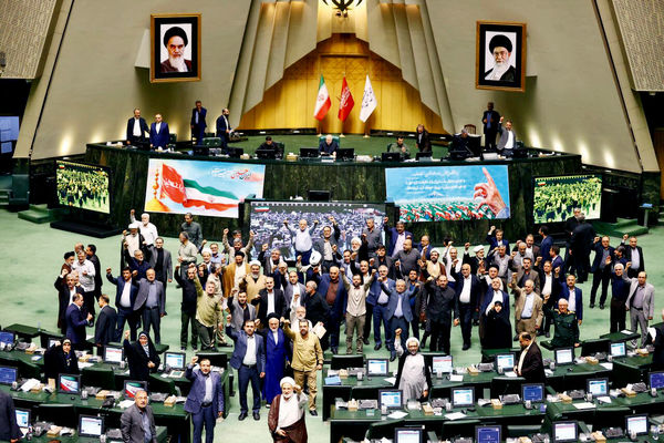 به سـوی تعلیق/ارزیابی نمایندگان از مصوبه اخیر مجلس در مورد نحوه همکاری با آژانس بین‏‌المللی انرژی اتمی