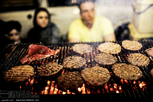 غذا می‌خواهند و پول ندارند/گزارش میدانی از غذاخوری‌ها‌، کافه‌ها و فست‌فودی‌های تهران درباره افزایش نسیه و حساب نکردن فاکتورها توسط مشتریان