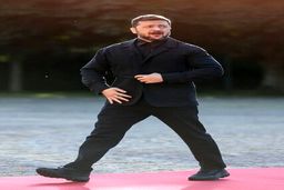 لباس زلنسکی باز هم خبرساز شد؛ تأکید کاخ سفید بر ظاهر رسمی رئیس‌جمهور اوکراین پیش از دیدار با ترامپ