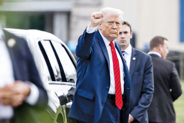 جنگ در خانه، صلح در خارج/ترامپ توانست کشورهای عربی، حماس و اسرائیل را به صلح برساند اما گارد ملی را به شهرهای آمریکا می‏‌فرستد