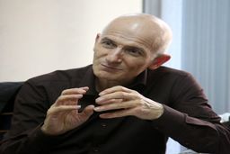 فراستخواه: نیازمند تجدید نظر در حکمرانی هستیم 