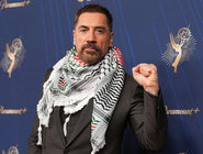 زیباترین جایزه شب/هفتادوهفتمین دوره جوایز  امی با پیام‏‌های سیاسی و انسانی و سنگ‌تمام هنرمندان برای مردم فلسطین برگزار شد