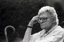 مؤلف فضا/برای 100سالگی احمد شاملو که معتقد بود بهترین کار آرتور میلر ازدواج با مریلین مونرو بود