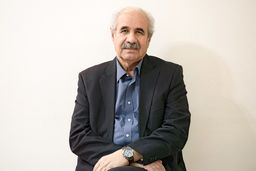 پایی بر زمیـن دستی به آسمان/گفت‏‌وگو با موسی اکرمی درباره چگونگی تلفیق الاهیات و فلسفه با سیاست و اقتصاد در مکتب سالامانکا