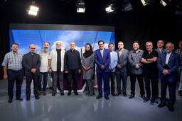 پزشکیان به مناسبت روز خبرنگار با اشاره به اتحاد و انسجام ملی گفت: سال 1401 را با 1404 مقایسه کنید