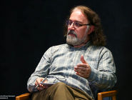 روایت کیومرث اشتریان از مسئولیت اجتماعی ما: دل مردم را خالی نکنیم