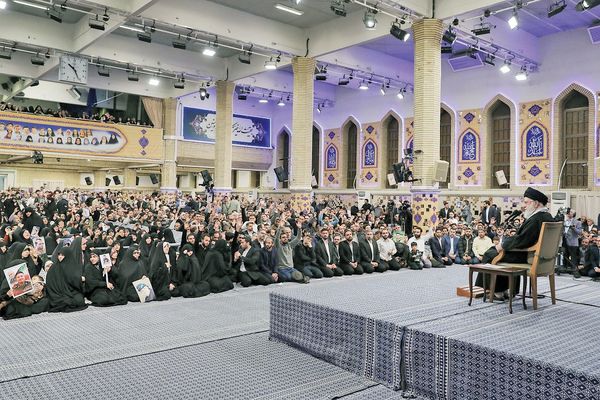 فرمان رهبری در پی ناآرامی‌ها اخیر/ با معترضان گفت‌وگو کنید؛ اغتشاشگران را سر جایشان بنشانید