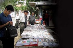 روزنامه‌‏نگار می‌مانیم/نوشته‌‏هایی از اعضای تحریریه «هم‏‌میهن»درباره حرفه خود